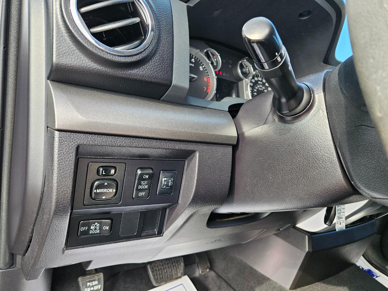 Toyota Tundra 4WD Truck Dbl LB 5.7L V8 6-Spd AT SR5 (Natl) 2016