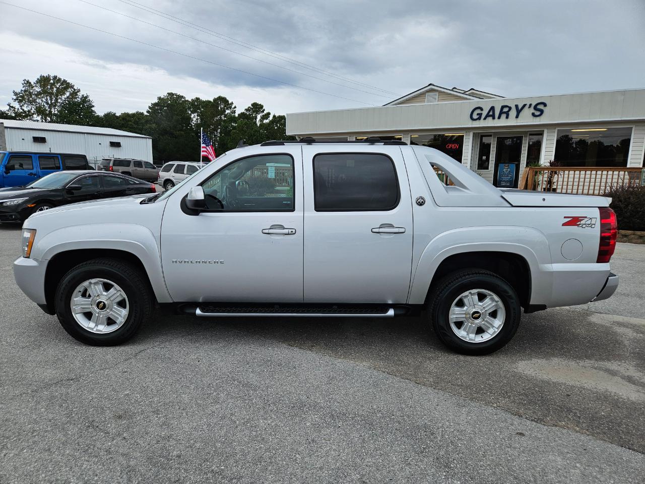 Chevrolet Avalanche 4WD Crew Cab LT 2013