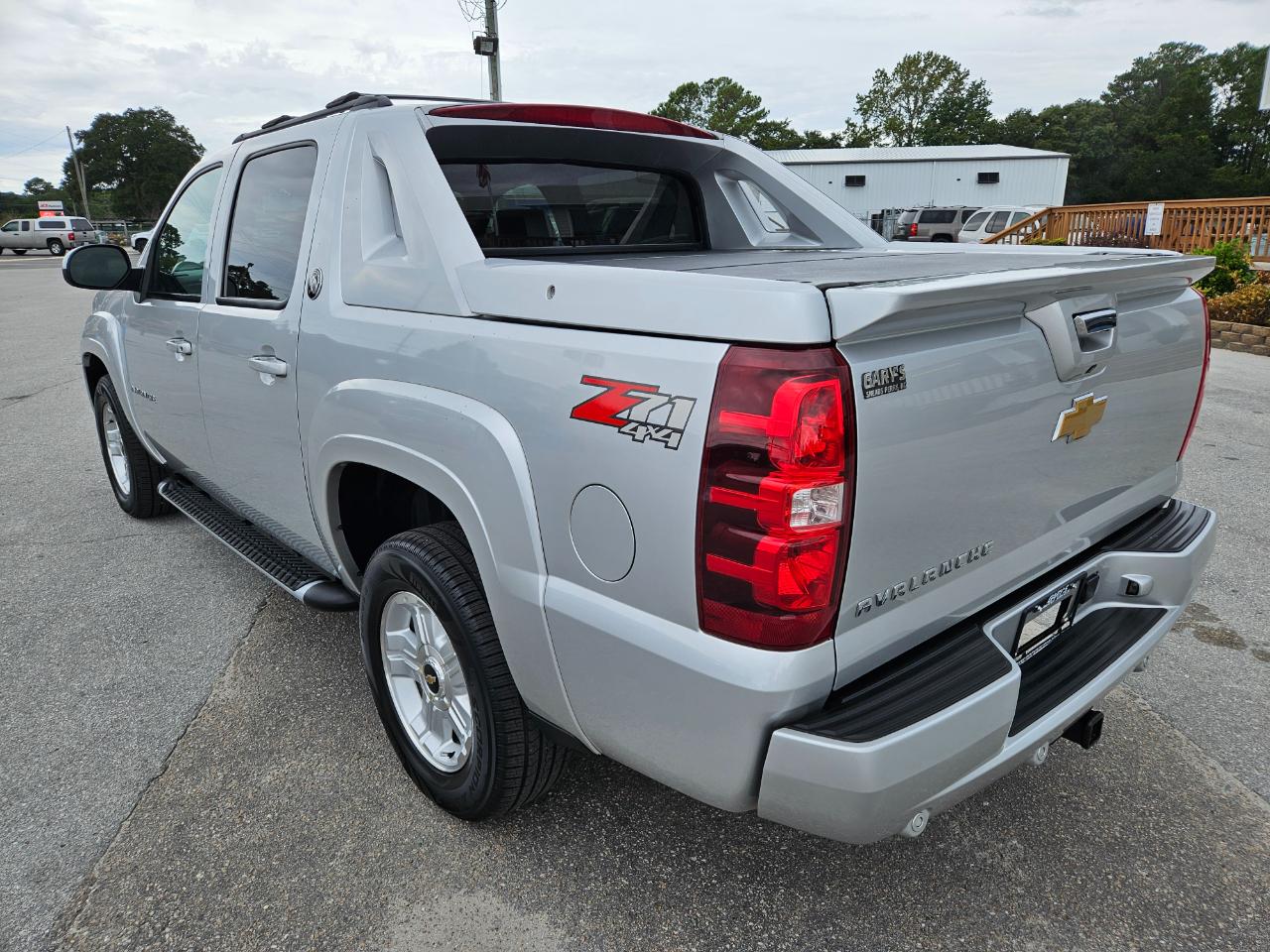 Chevrolet Avalanche 4WD Crew Cab LT 2013