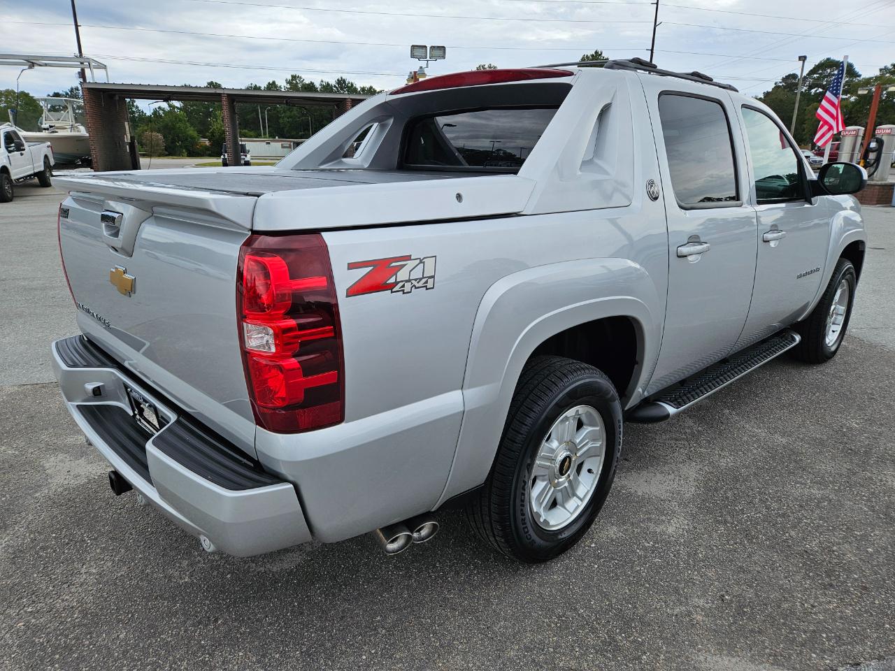 Chevrolet Avalanche 4WD Crew Cab LT 2013