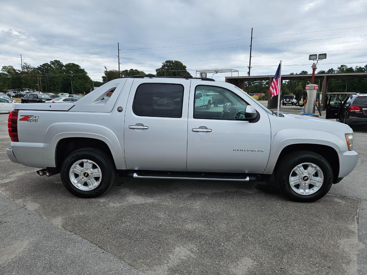 Chevrolet Avalanche 4WD Crew Cab LT 2013