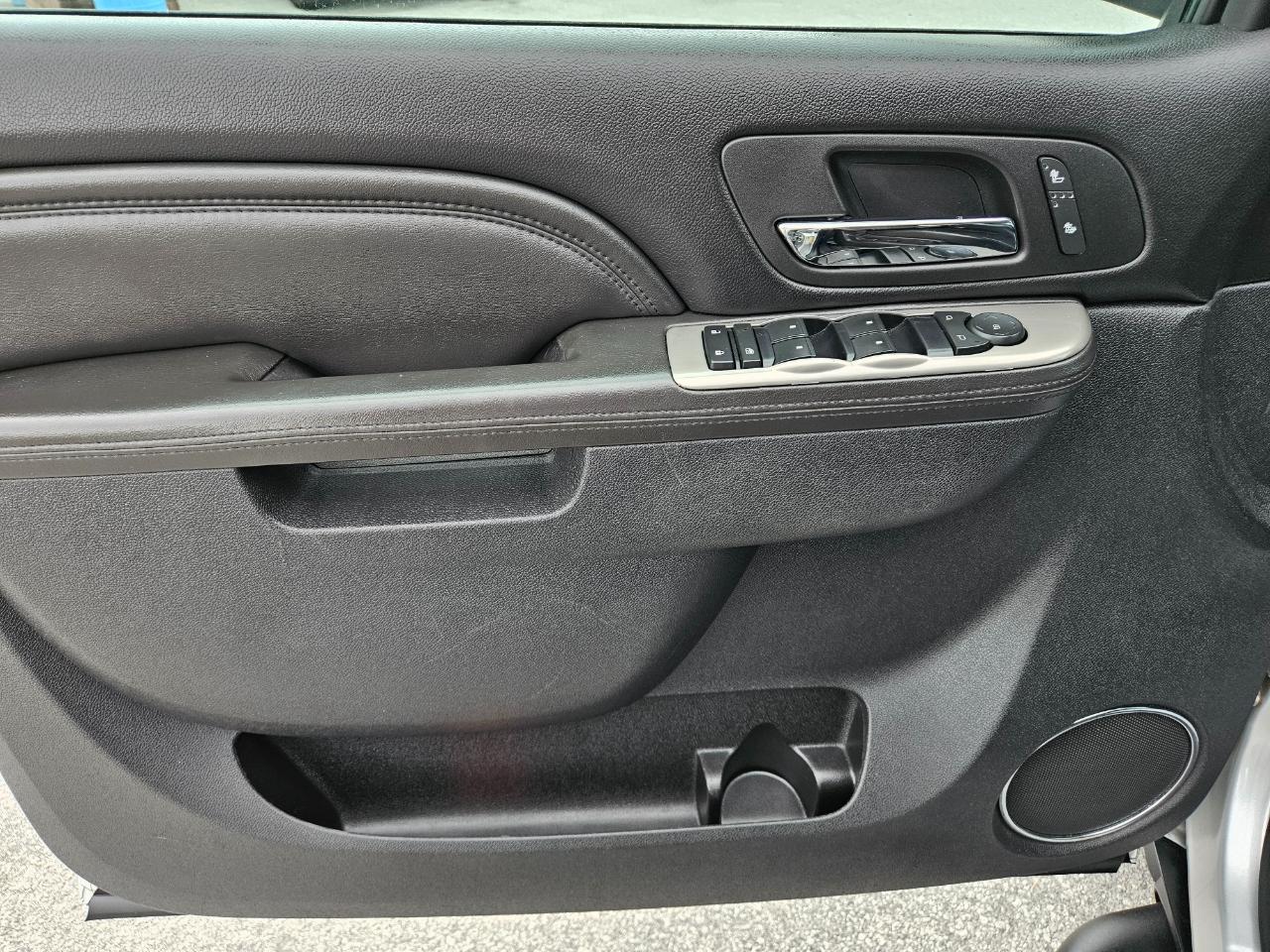 Chevrolet Avalanche 4WD Crew Cab LT 2013