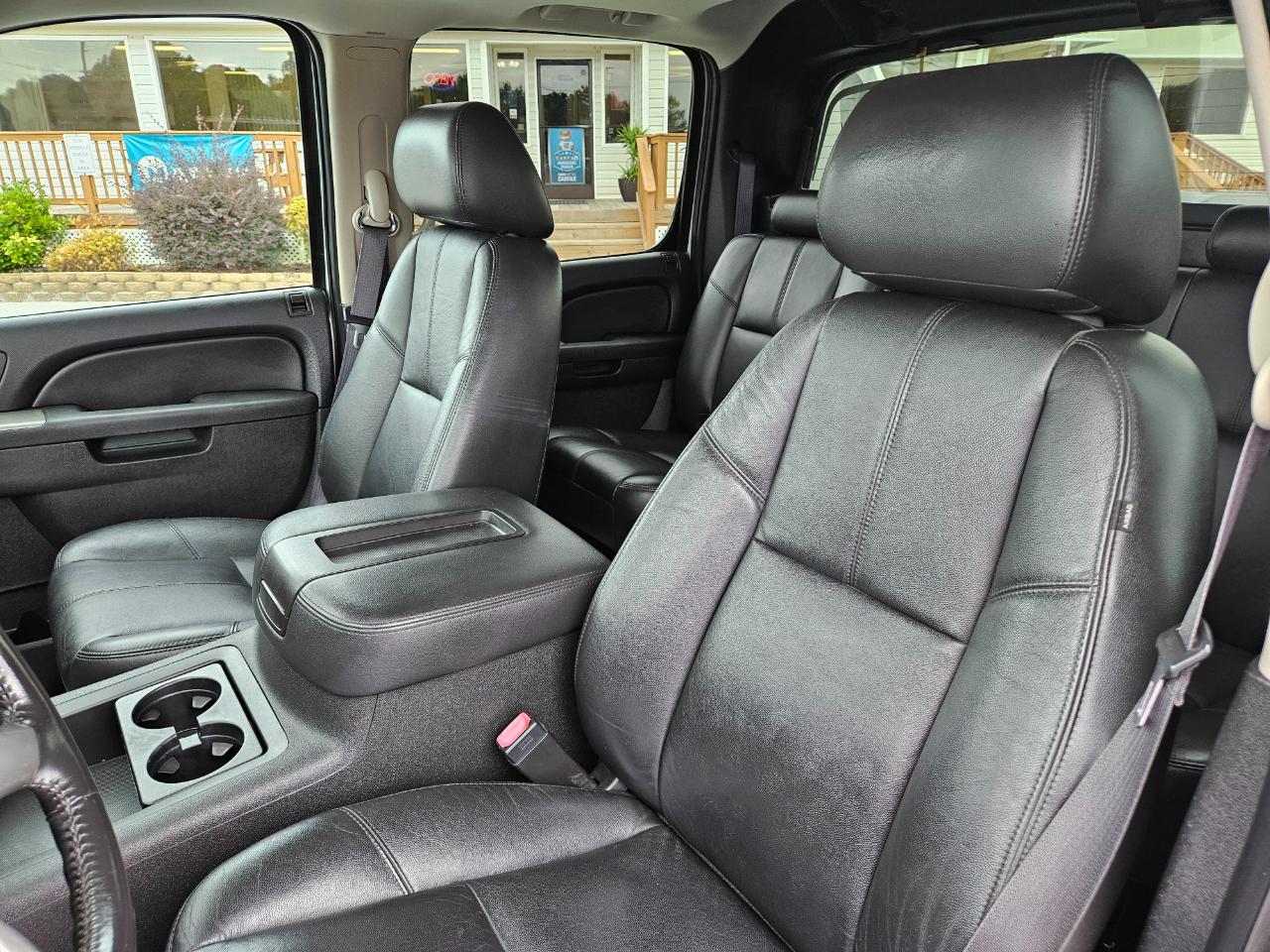Chevrolet Avalanche 4WD Crew Cab LT 2013