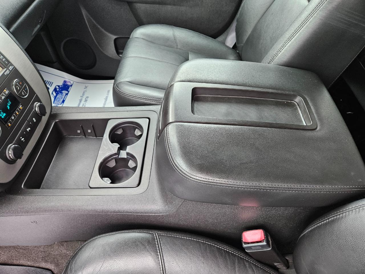 Chevrolet Avalanche 4WD Crew Cab LT 2013
