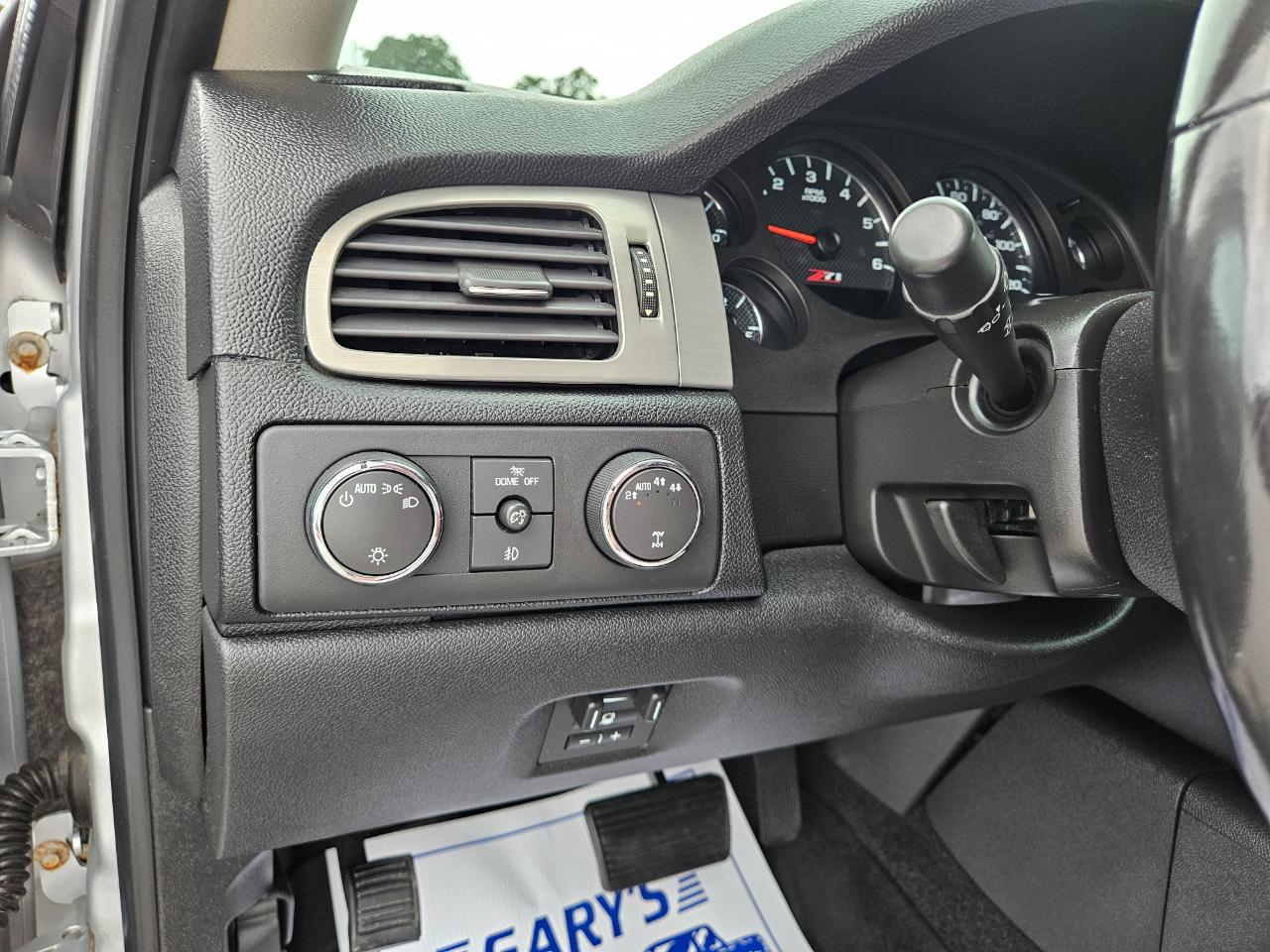 Chevrolet Avalanche 4WD Crew Cab LT 2013