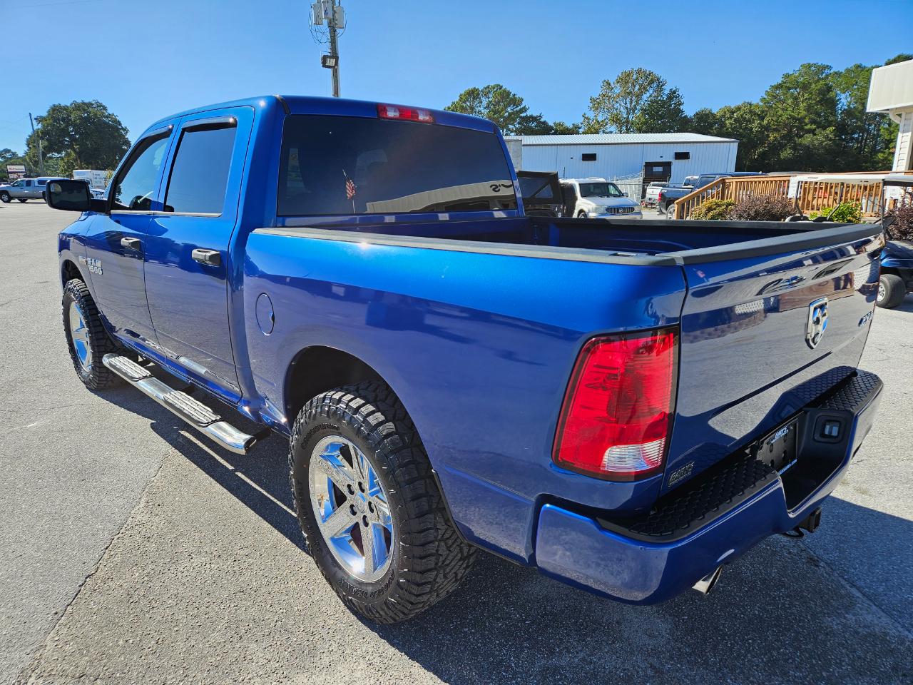 RAM 1500 Express 4x4 Crew Cab 5'7" Box 2018