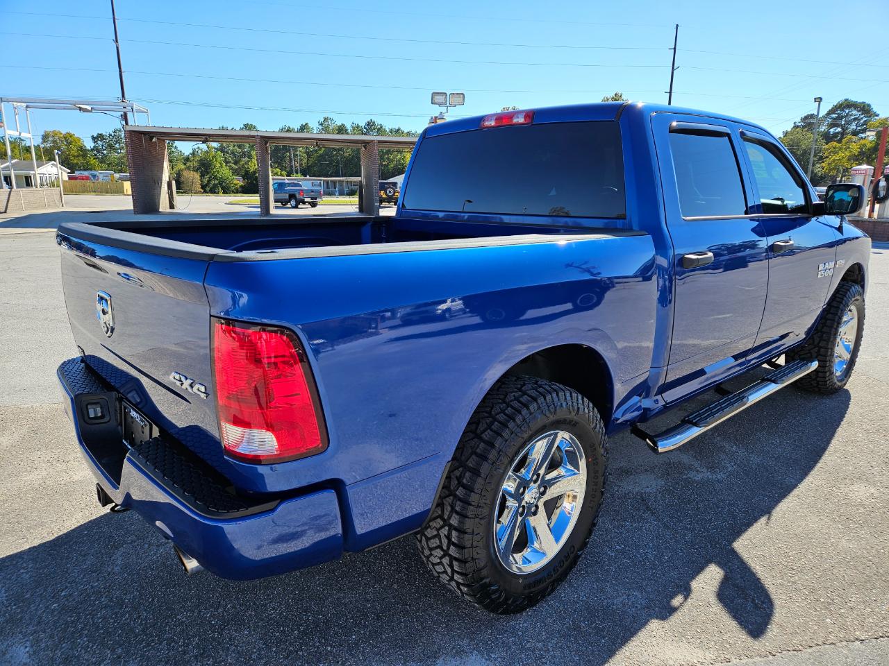 RAM 1500 Express 4x4 Crew Cab 5'7" Box 2018
