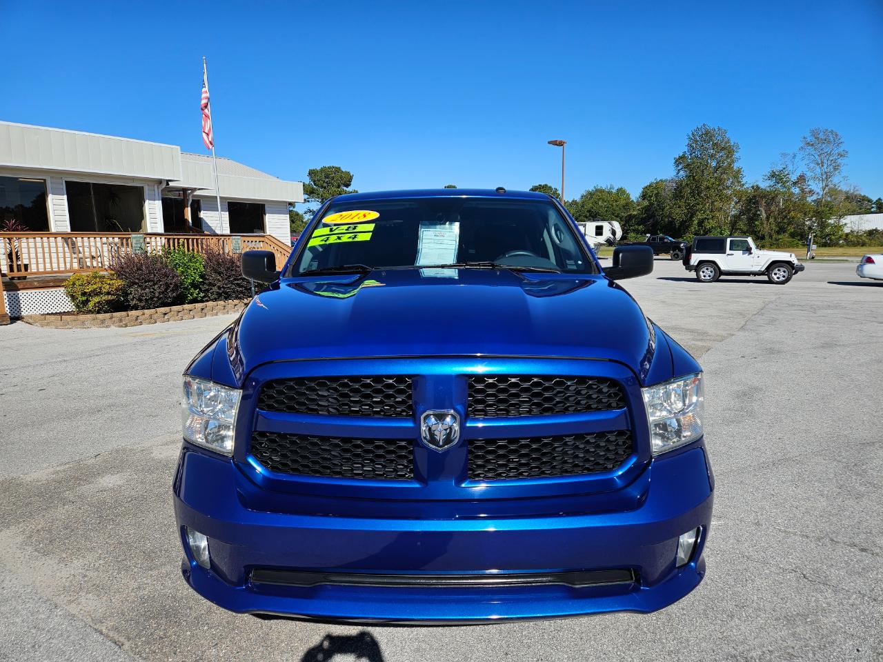 RAM 1500 Express 4x4 Crew Cab 5'7" Box 2018