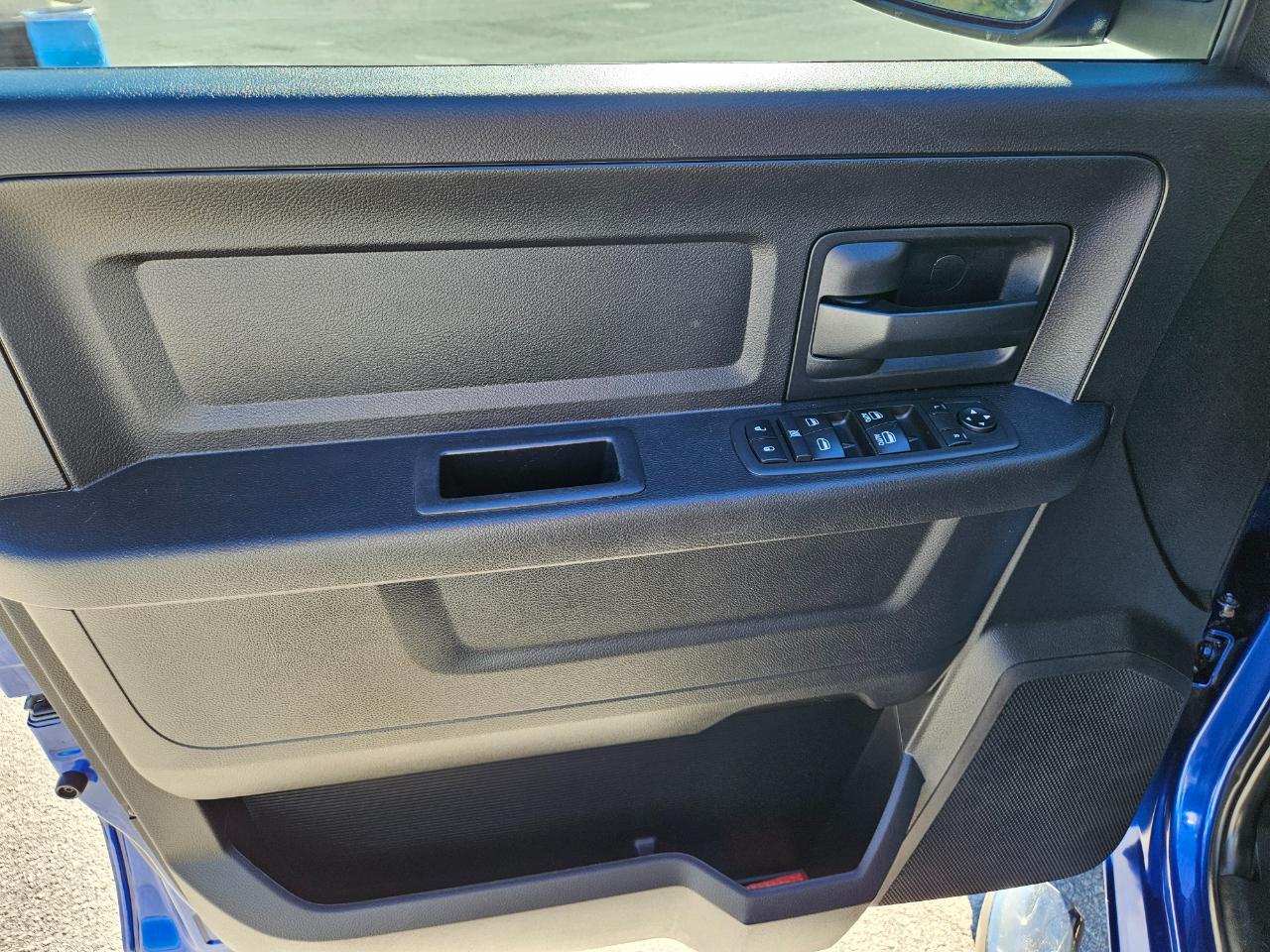 RAM 1500 Express 4x4 Crew Cab 5'7" Box 2018
