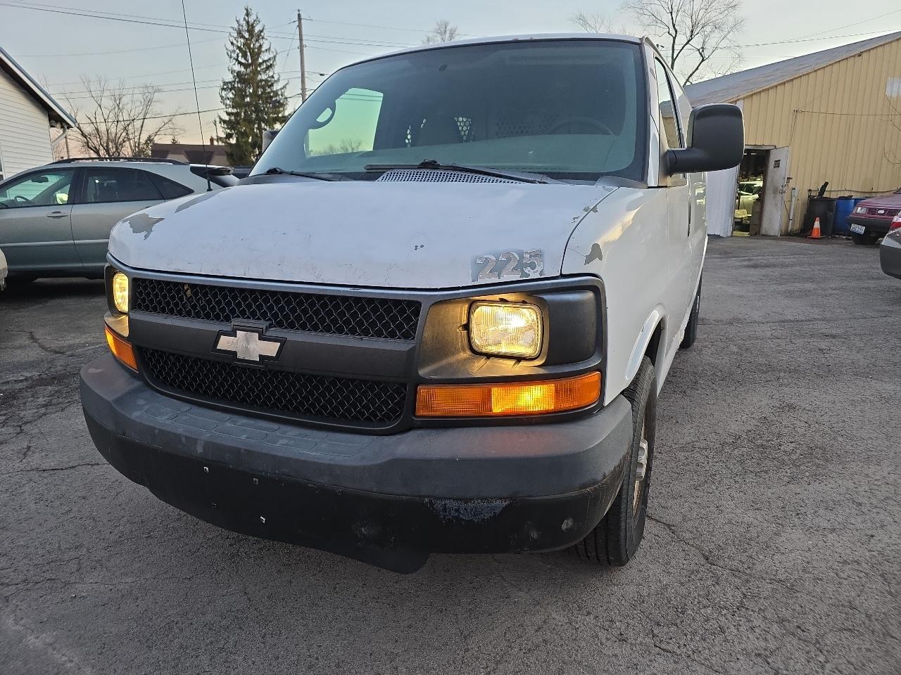 Chevrolet Express Cargo Van RWD 2500 135" 2008
