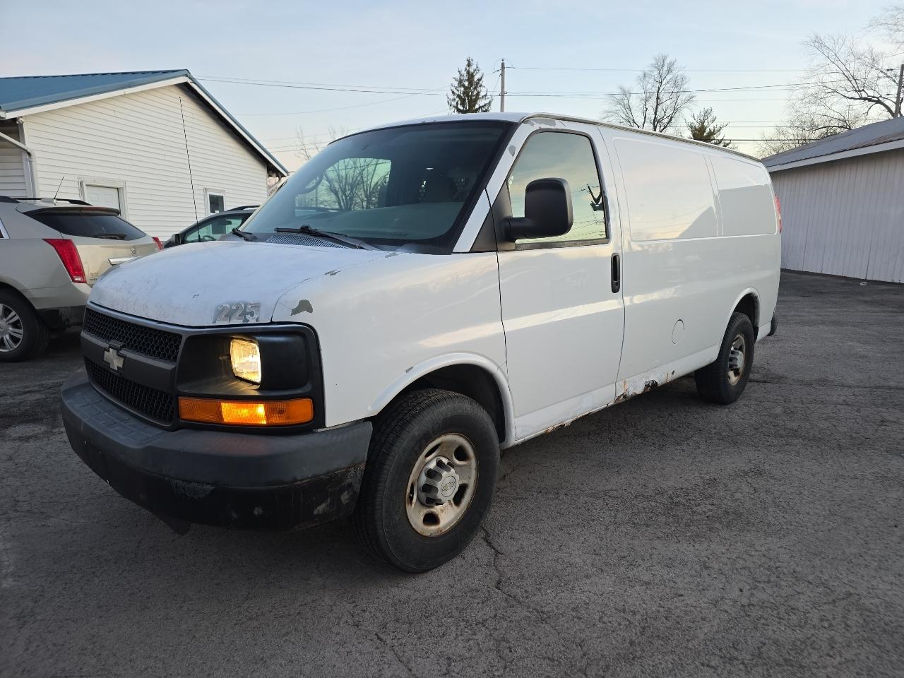 Chevrolet Express Cargo Van RWD 2500 135" 2008