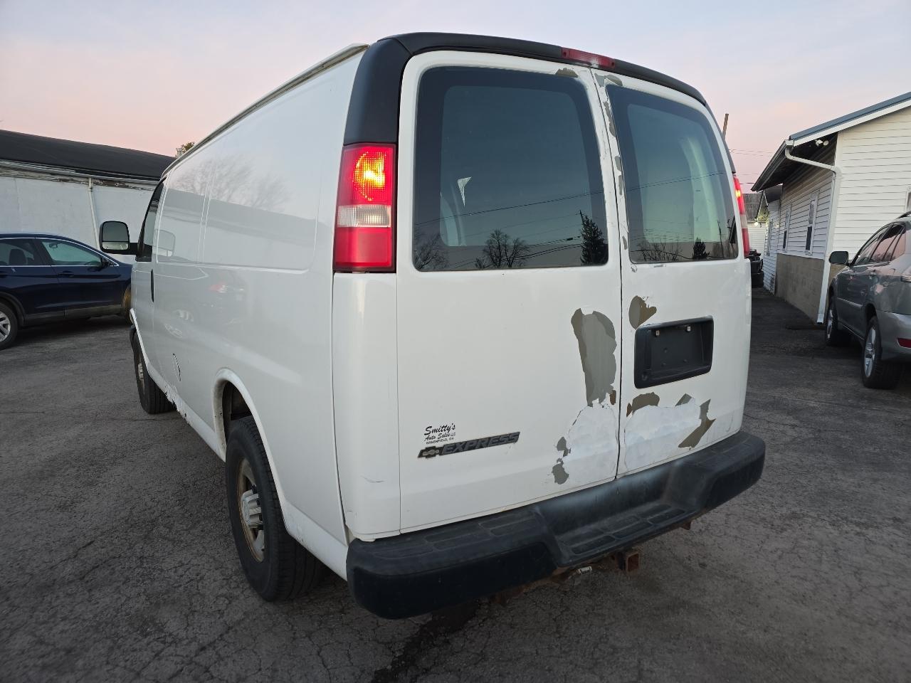 Chevrolet Express Cargo Van RWD 2500 135" 2008
