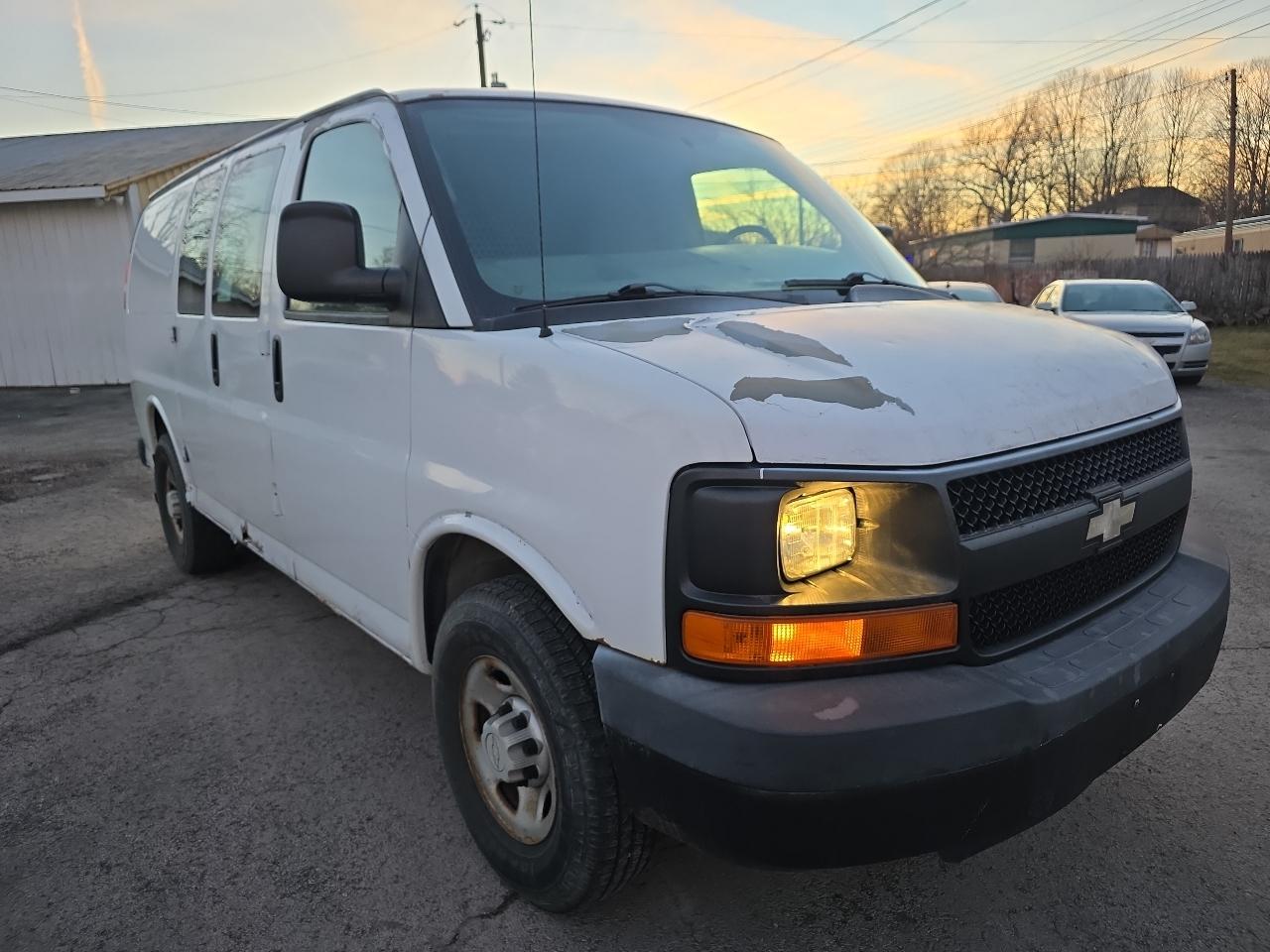 Chevrolet Express Cargo Van RWD 2500 135" 2008