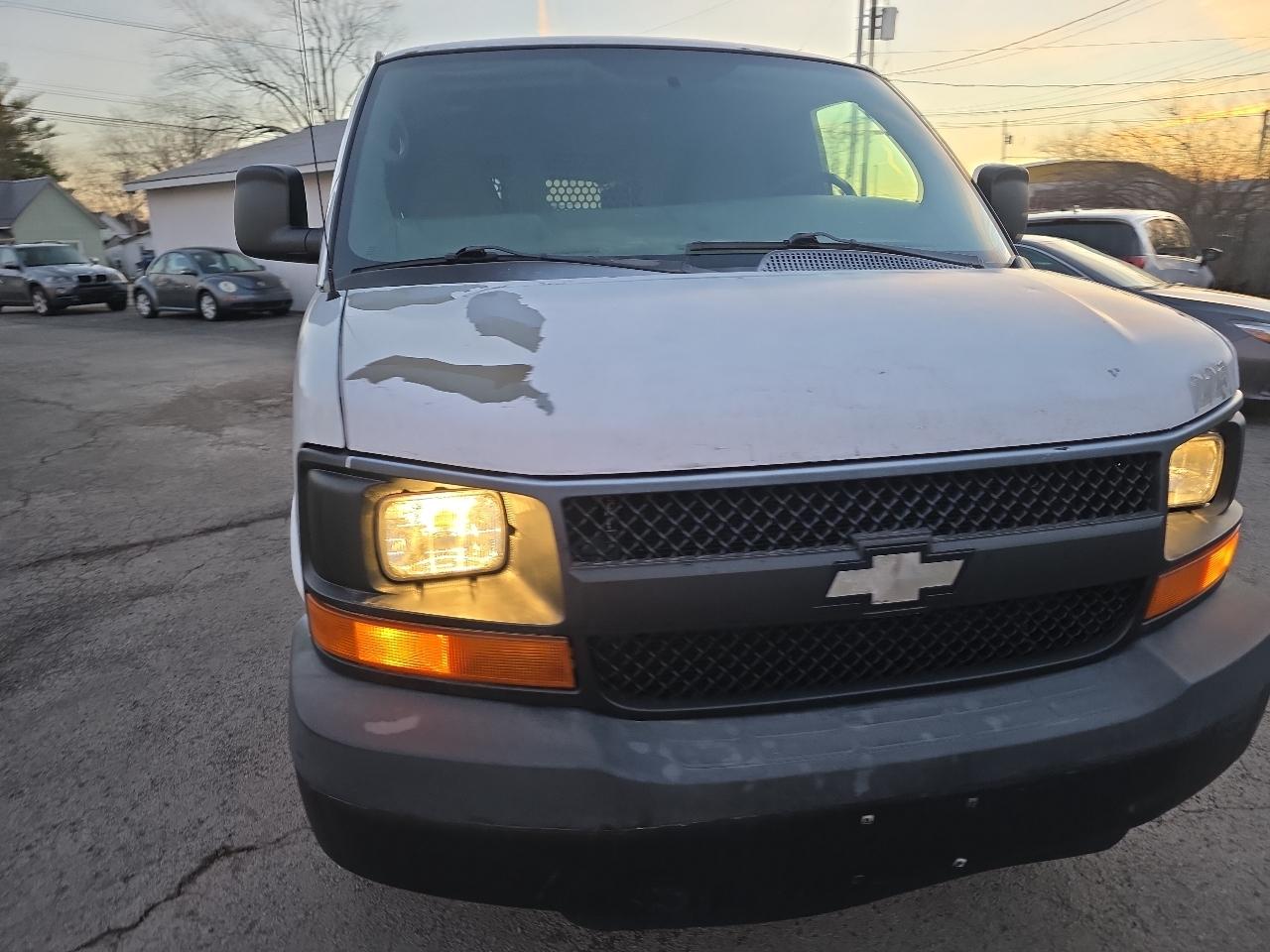 Chevrolet Express Cargo Van RWD 2500 135" 2008