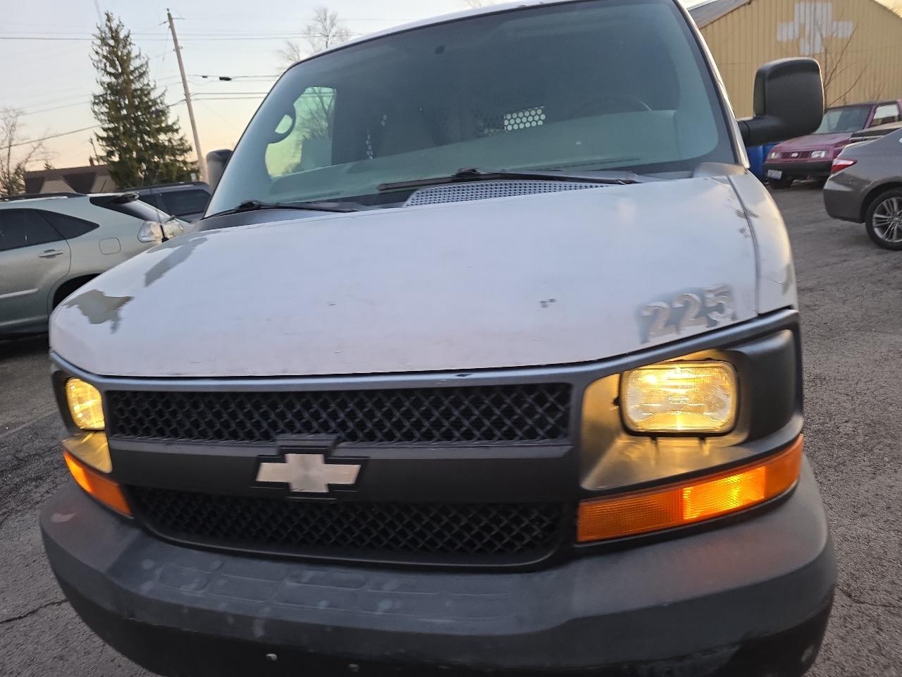 Chevrolet Express Cargo Van RWD 2500 135" 2008
