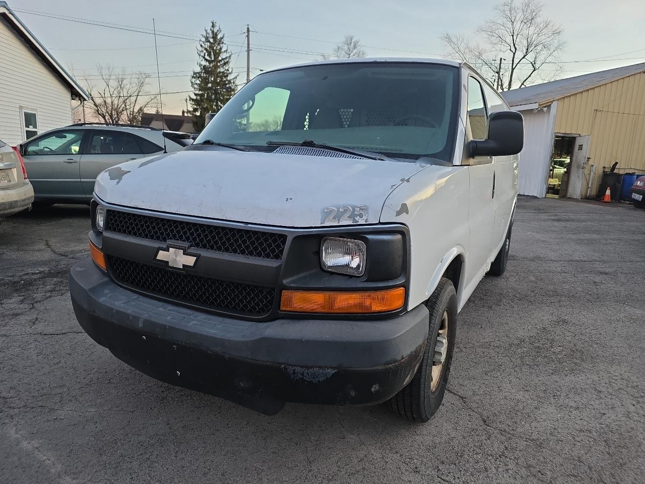Chevrolet Express Cargo Van RWD 2500 135" 2008