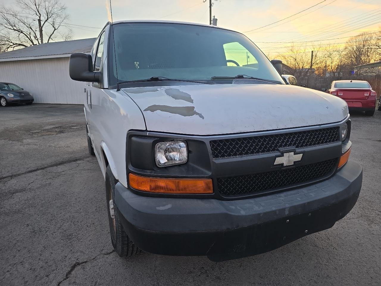 Chevrolet Express Cargo Van RWD 2500 135" 2008