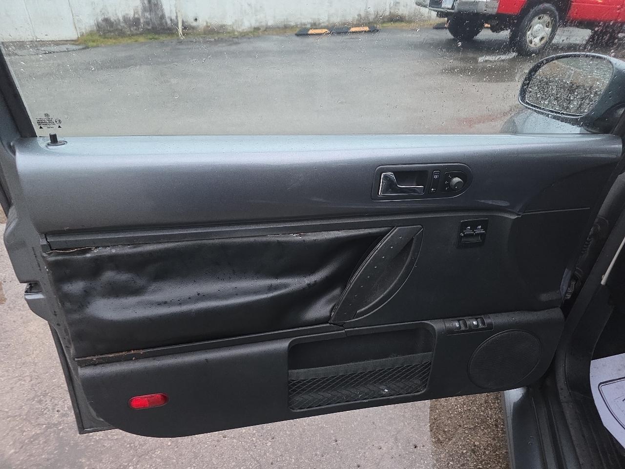 Volkswagen New Beetle Coupe 2dr 2.5L Auto 2008