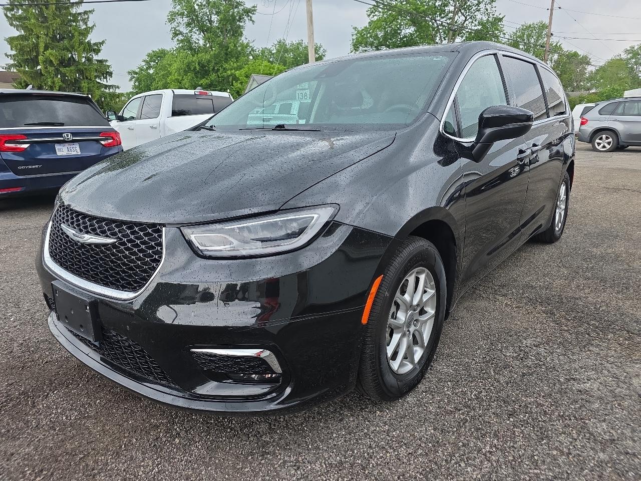 Chrysler Pacifica Touring L FWD 2023