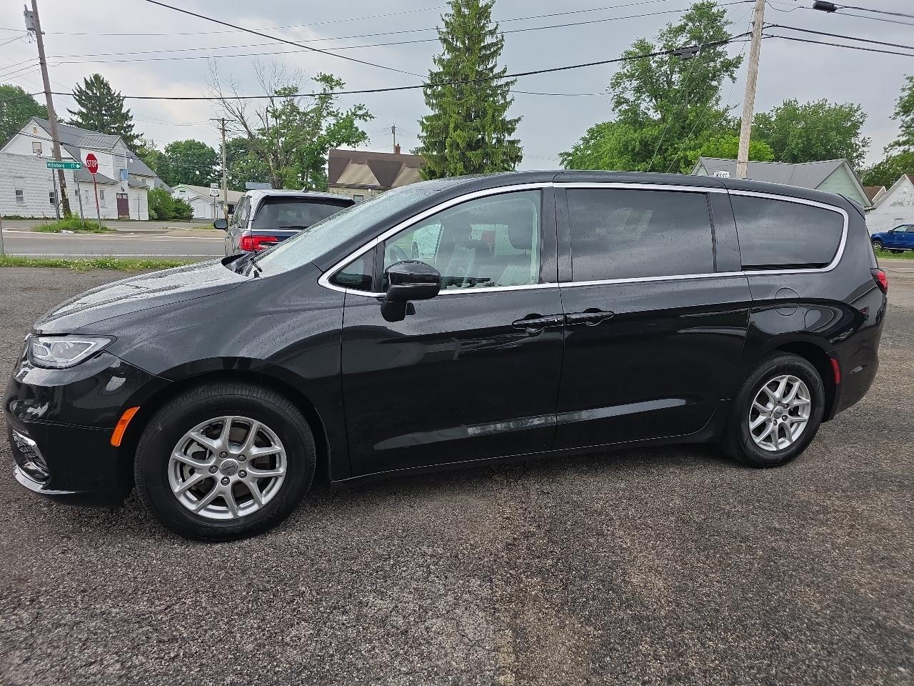 Chrysler Pacifica Touring L FWD 2023