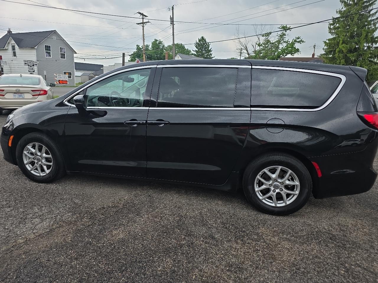 Chrysler Pacifica Touring L FWD 2023