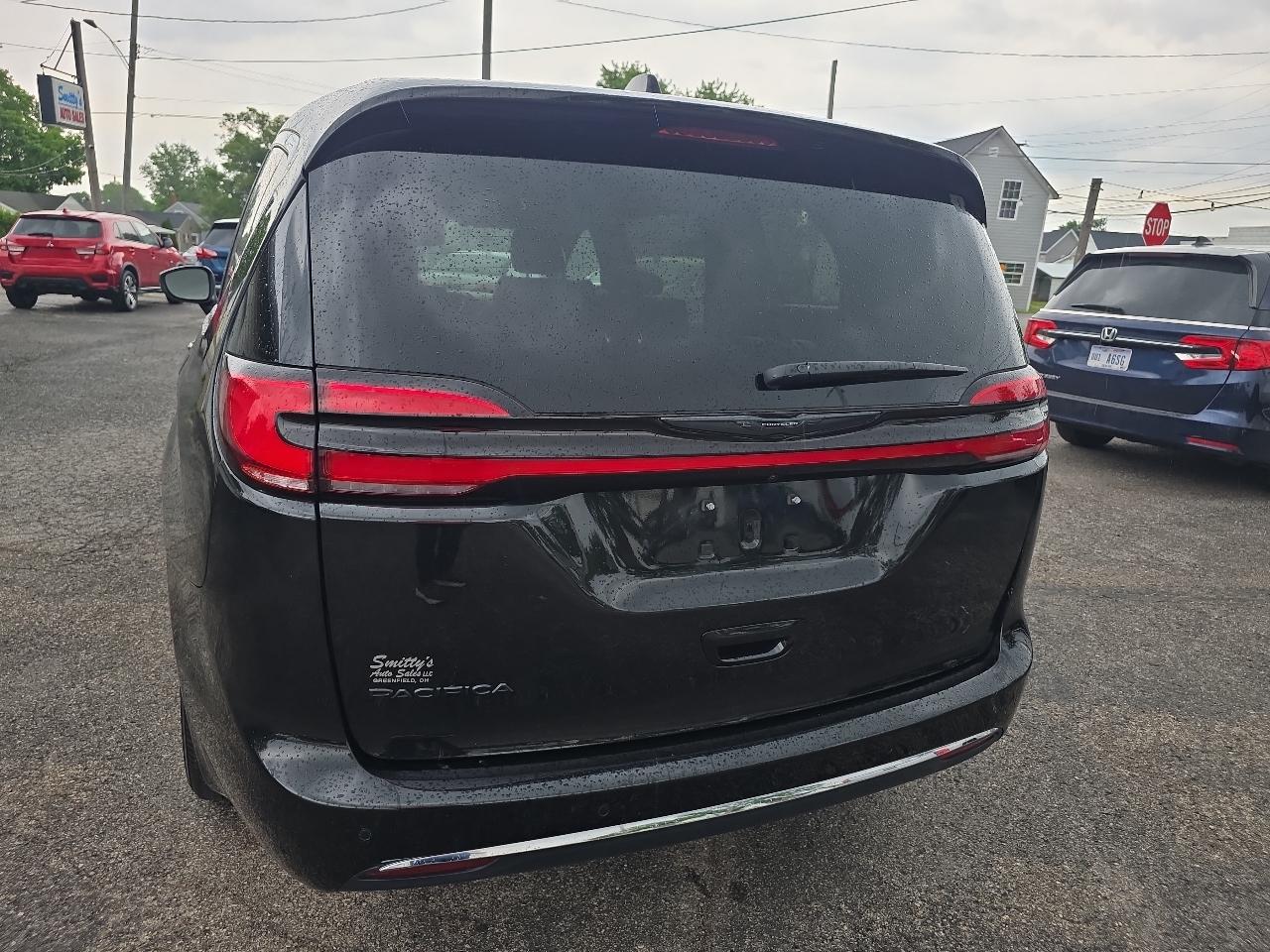 Chrysler Pacifica Touring L FWD 2023