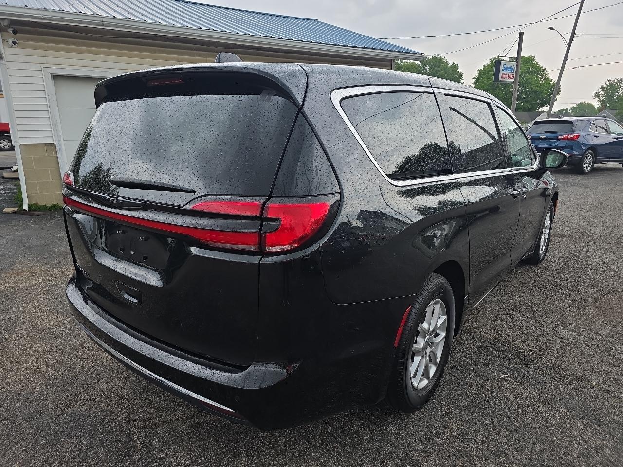 Chrysler Pacifica Touring L FWD 2023