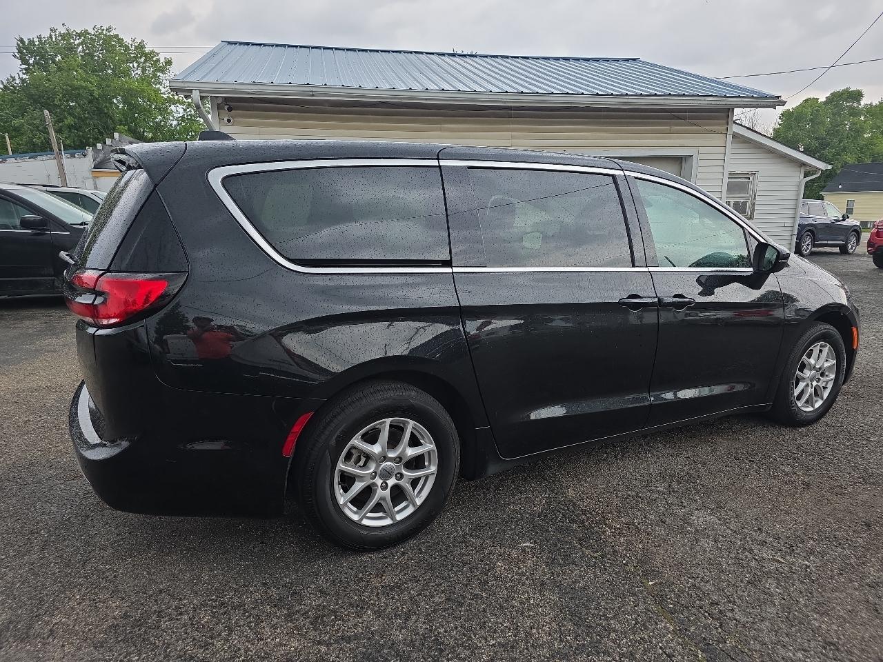 Chrysler Pacifica Touring L FWD 2023