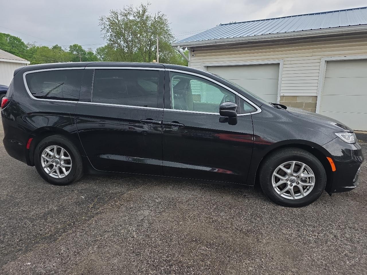 Chrysler Pacifica Touring L FWD 2023