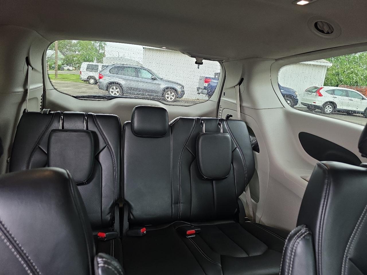 Chrysler Pacifica Touring L FWD 2023