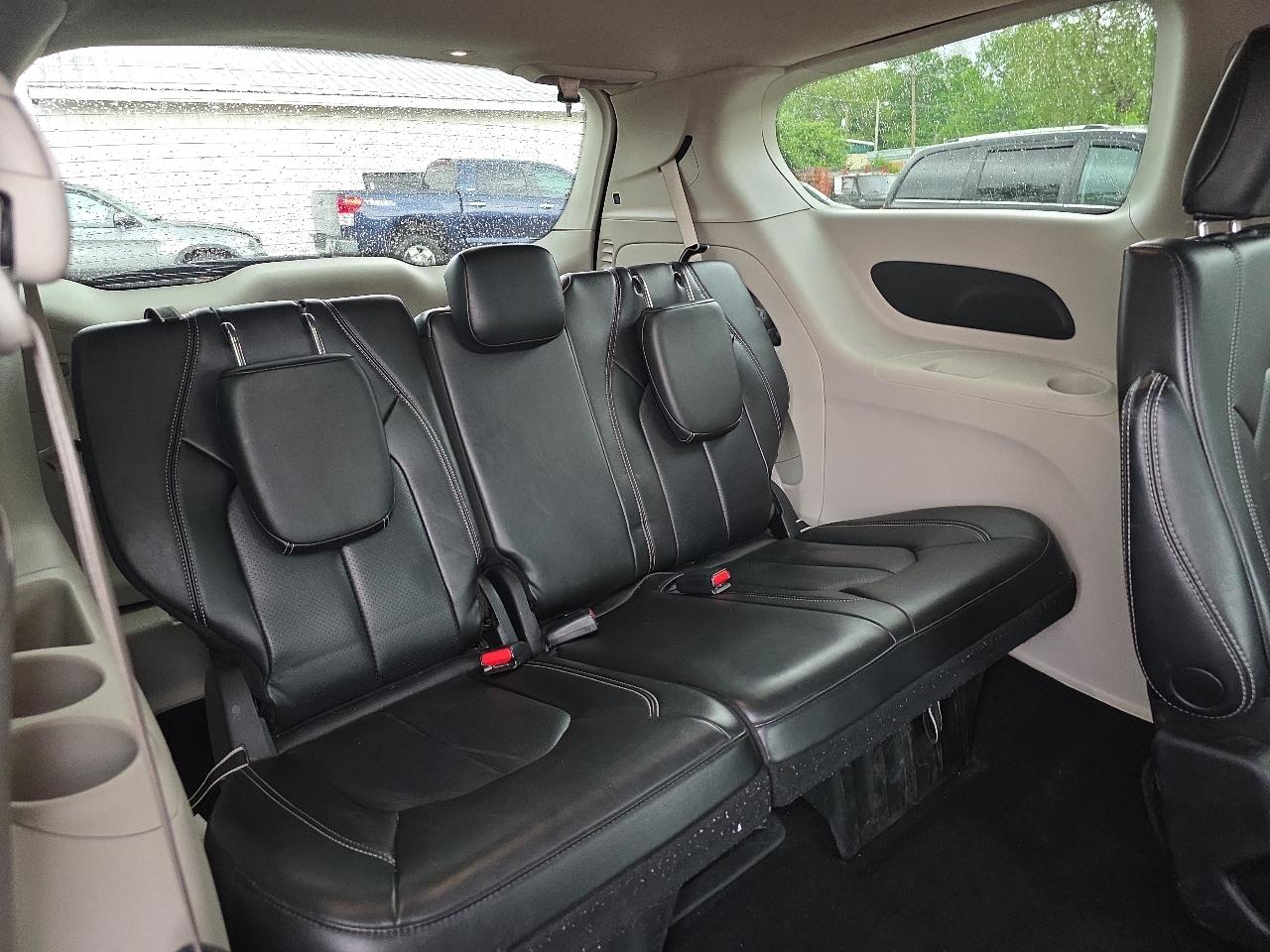 Chrysler Pacifica Touring L FWD 2023