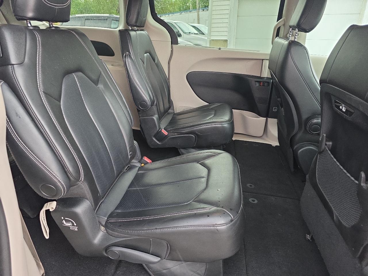 Chrysler Pacifica Touring L FWD 2023