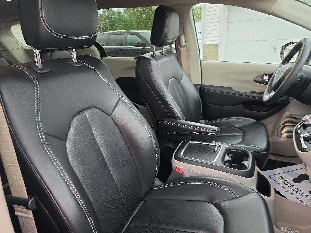 Chrysler Pacifica Touring L FWD 2023