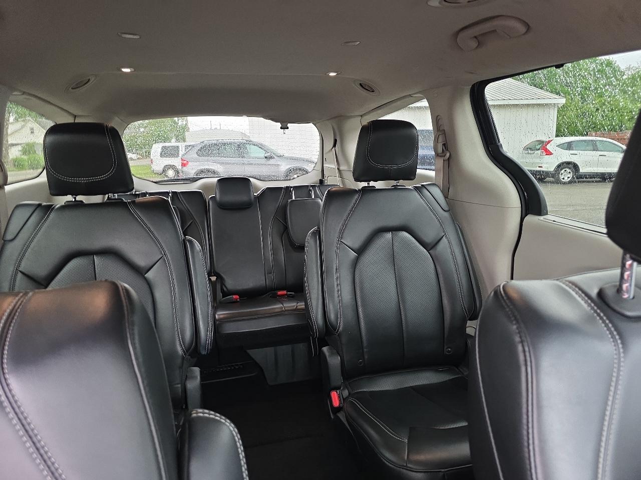Chrysler Pacifica Touring L FWD 2023