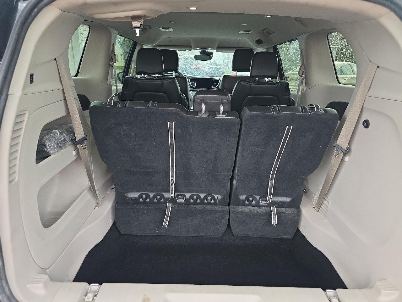 Chrysler Pacifica Touring L FWD 2023