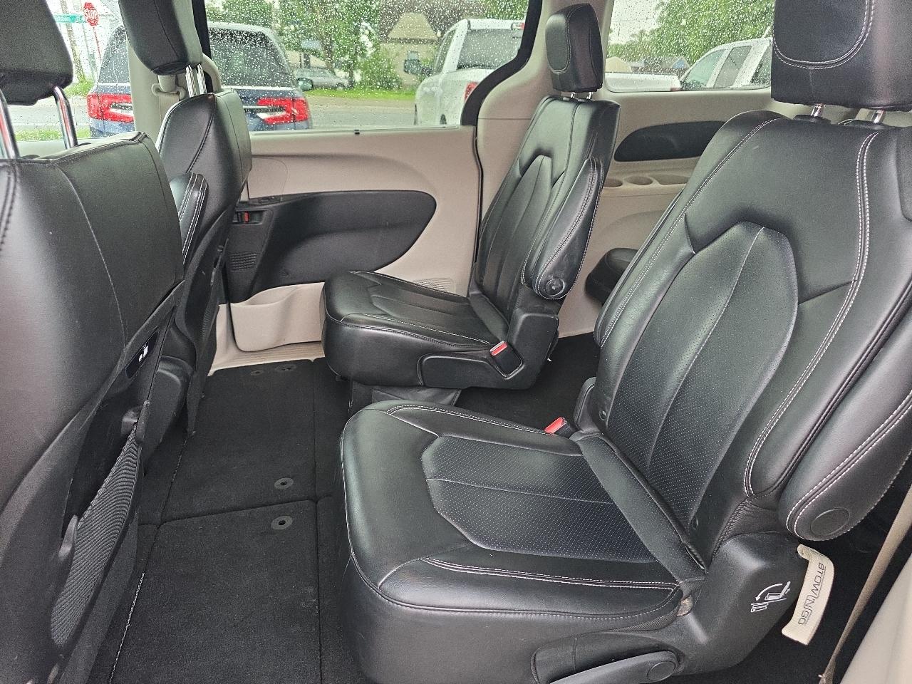 Chrysler Pacifica Touring L FWD 2023