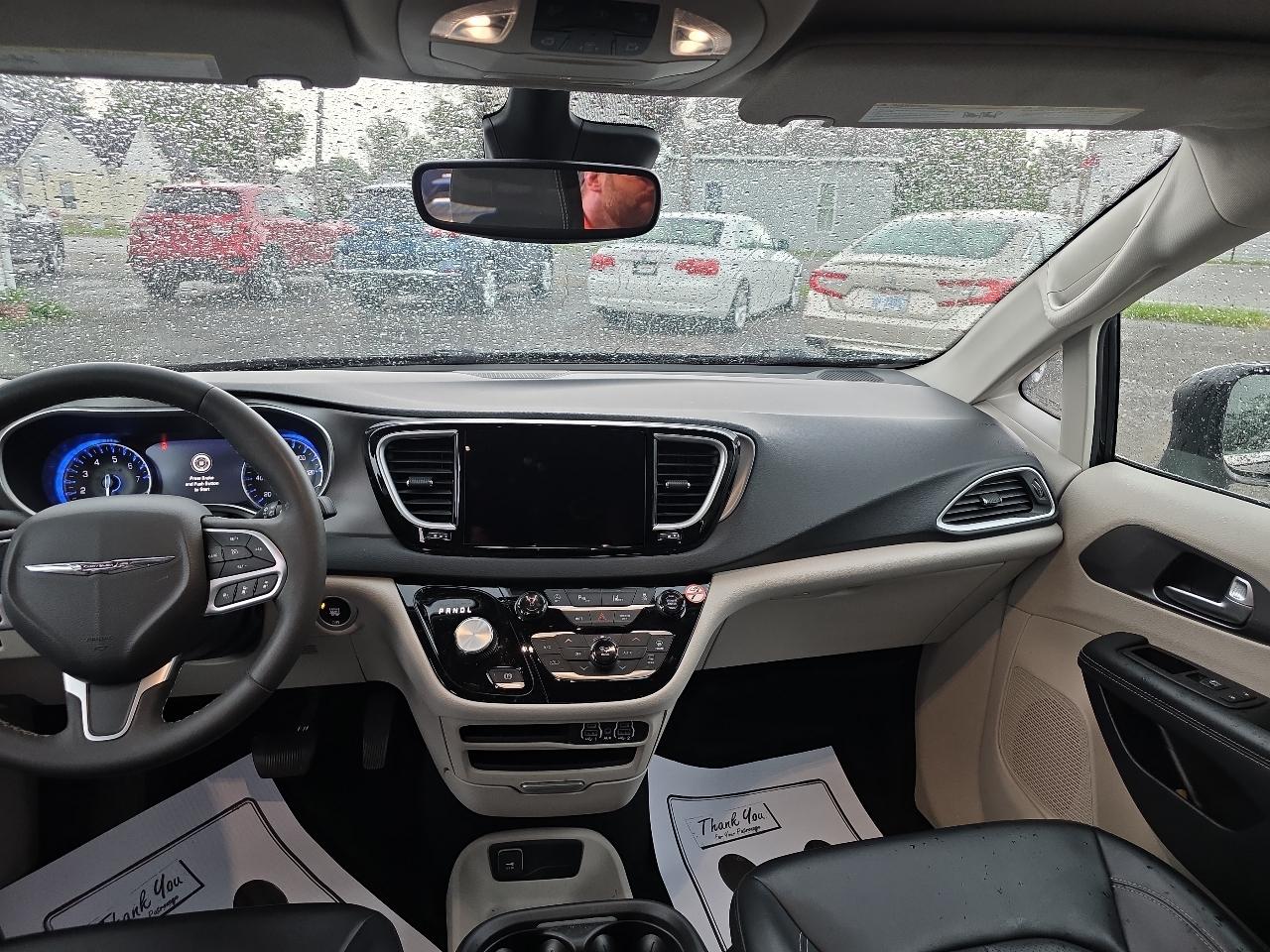 Chrysler Pacifica Touring L FWD 2023