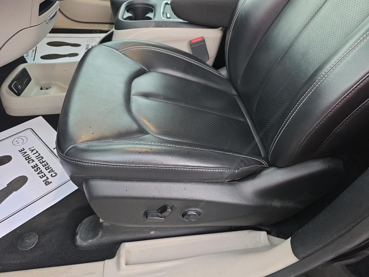 Chrysler Pacifica Touring L FWD 2023
