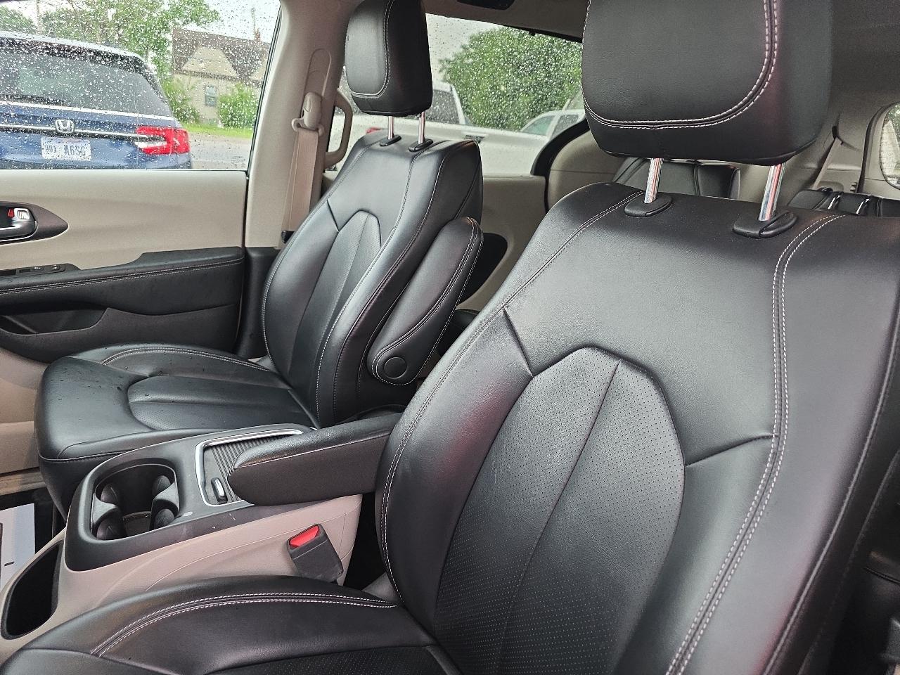 Chrysler Pacifica Touring L FWD 2023