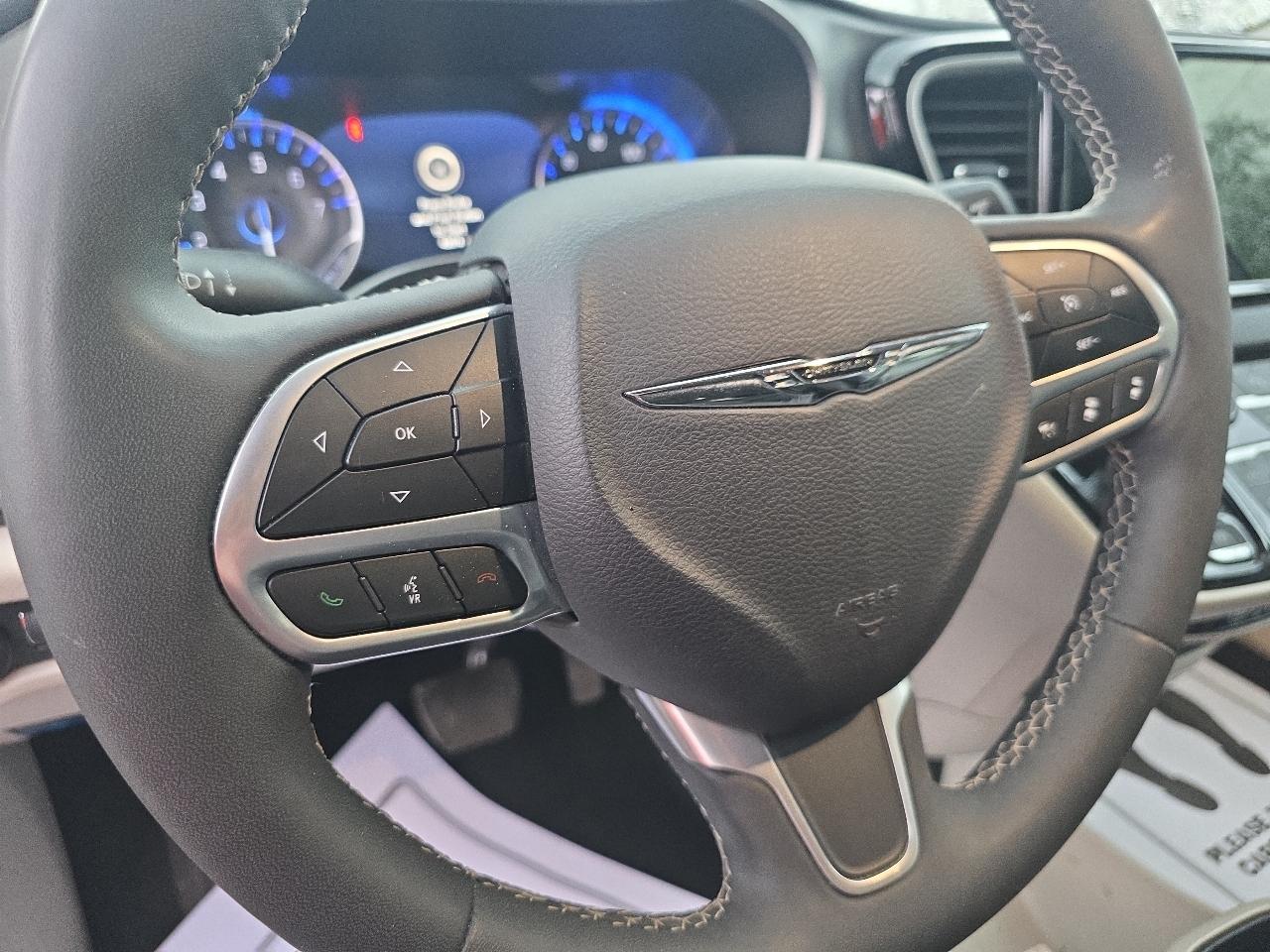 Chrysler Pacifica Touring L FWD 2023