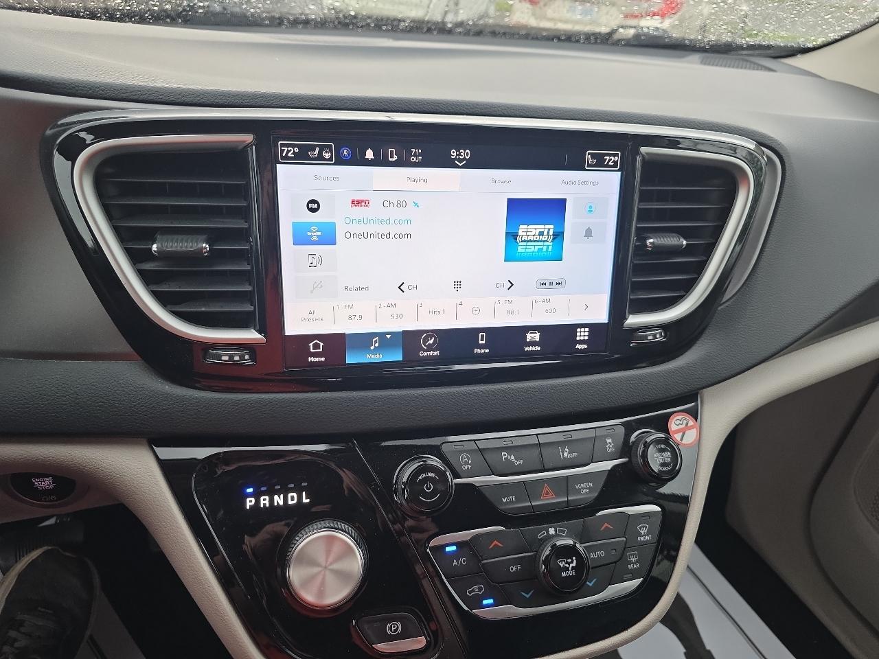 Chrysler Pacifica Touring L FWD 2023