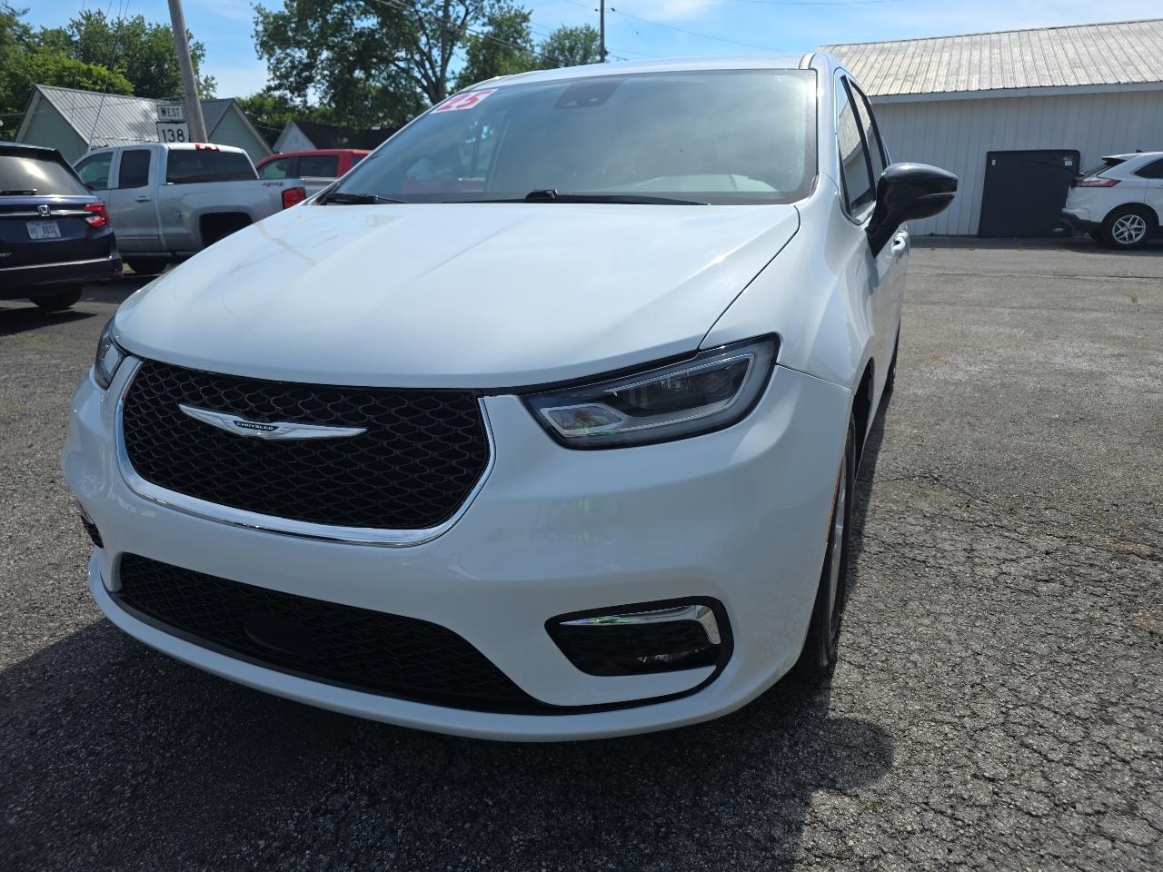Chrysler Pacifica Select FWD 2025