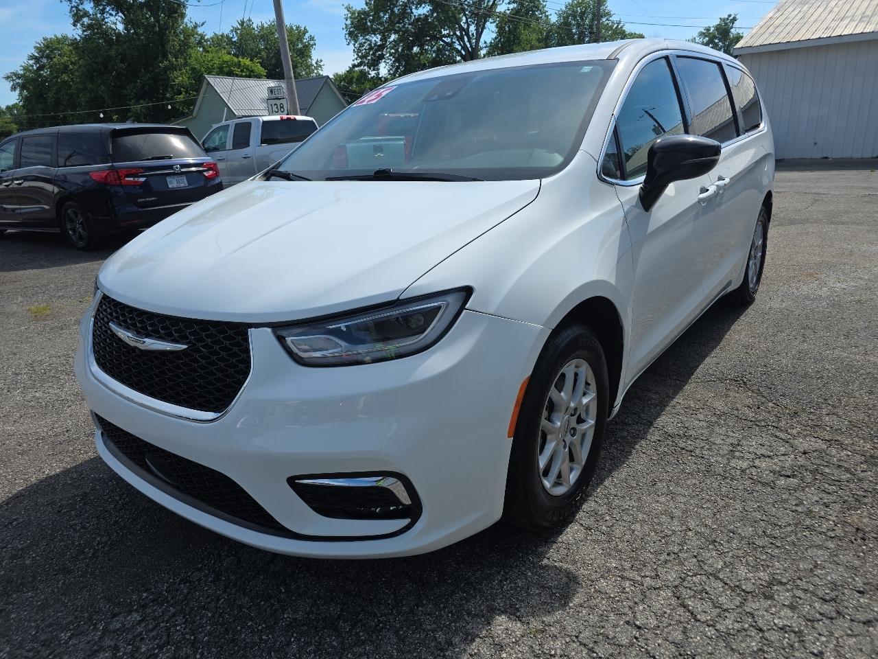 Chrysler Pacifica Select FWD 2025