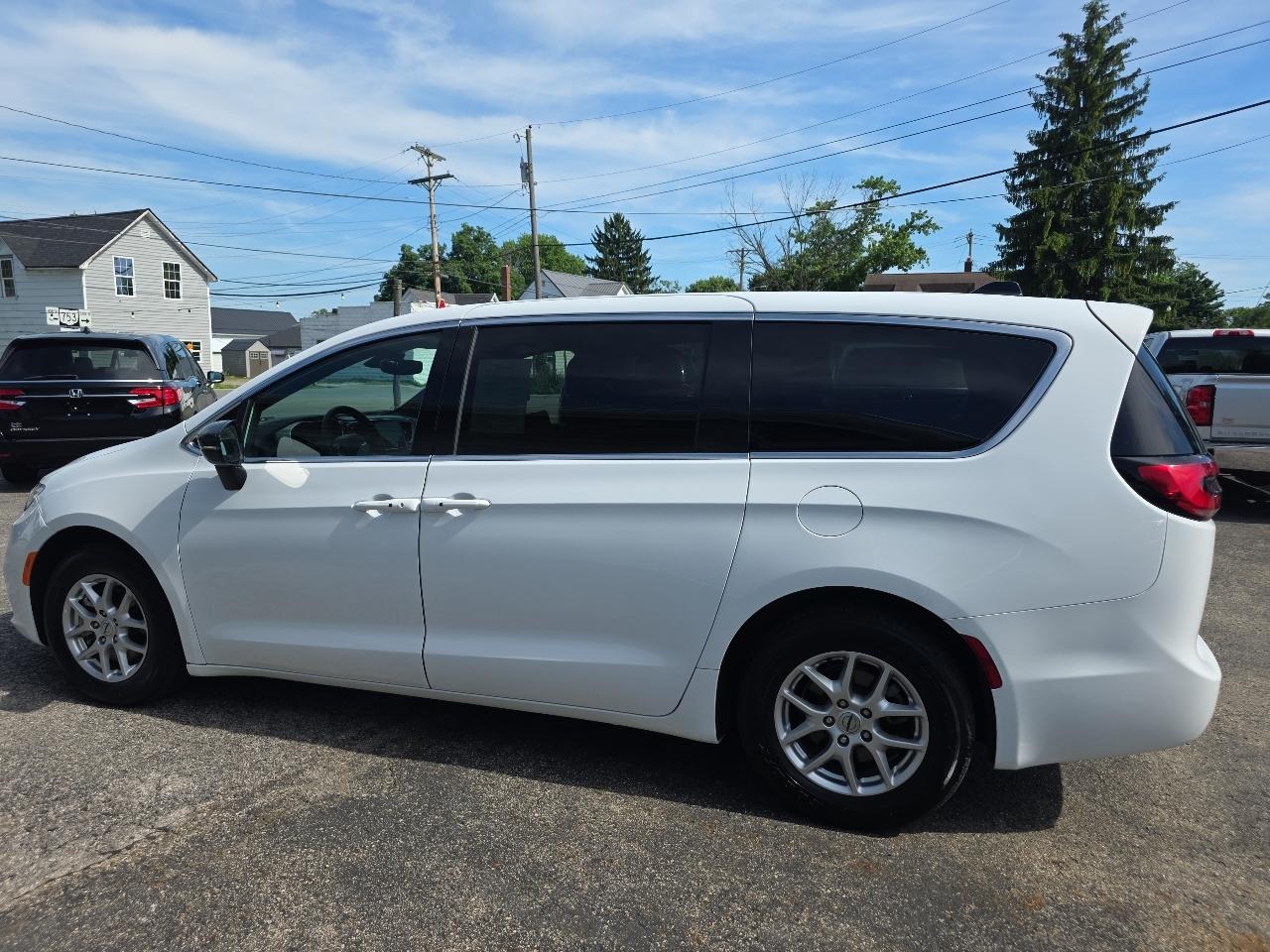 Chrysler Pacifica Select FWD 2025