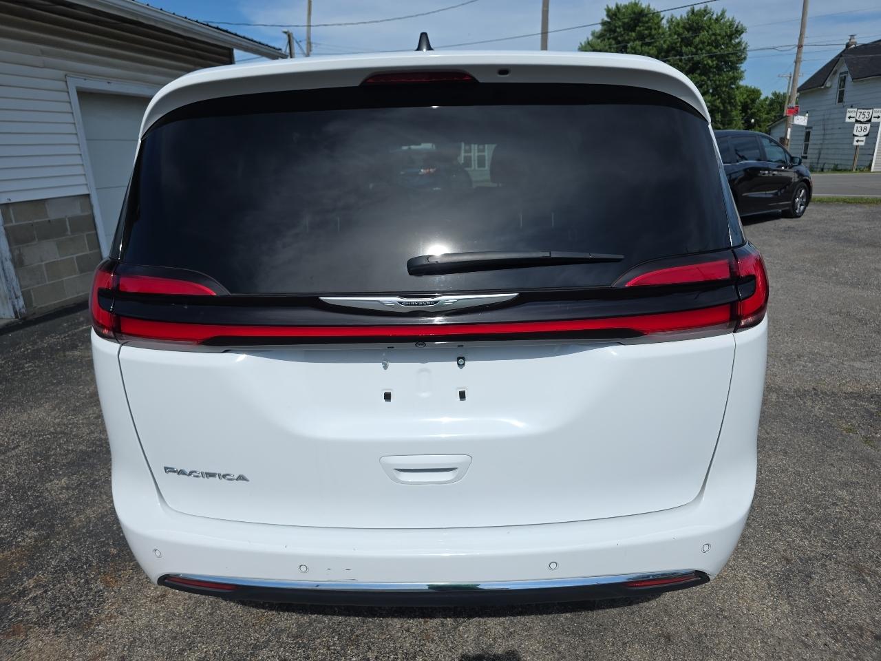 Chrysler Pacifica Select FWD 2025