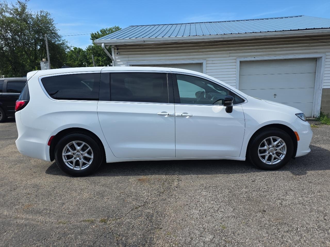 Chrysler Pacifica Select FWD 2025