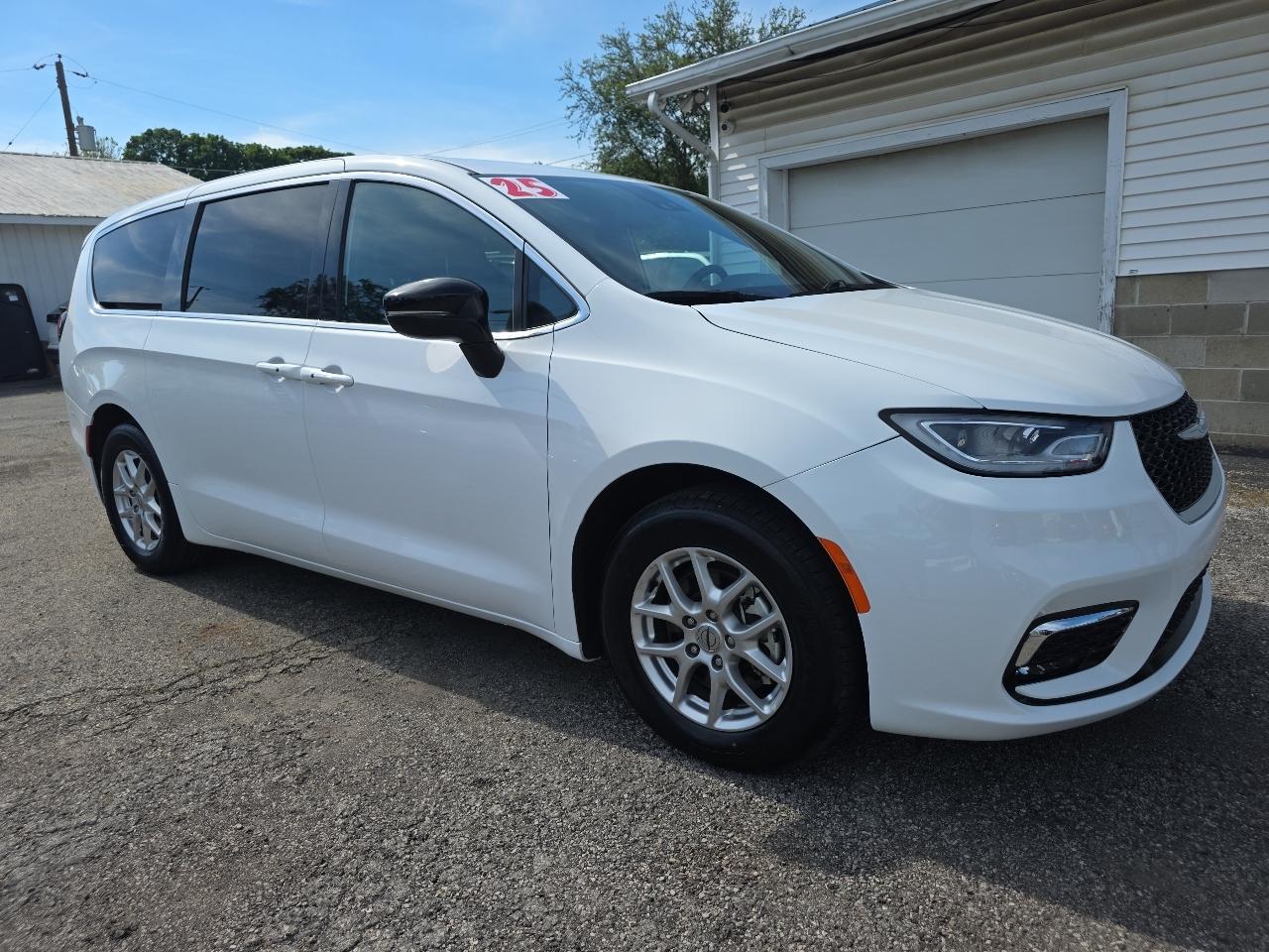 Chrysler Pacifica Select FWD 2025