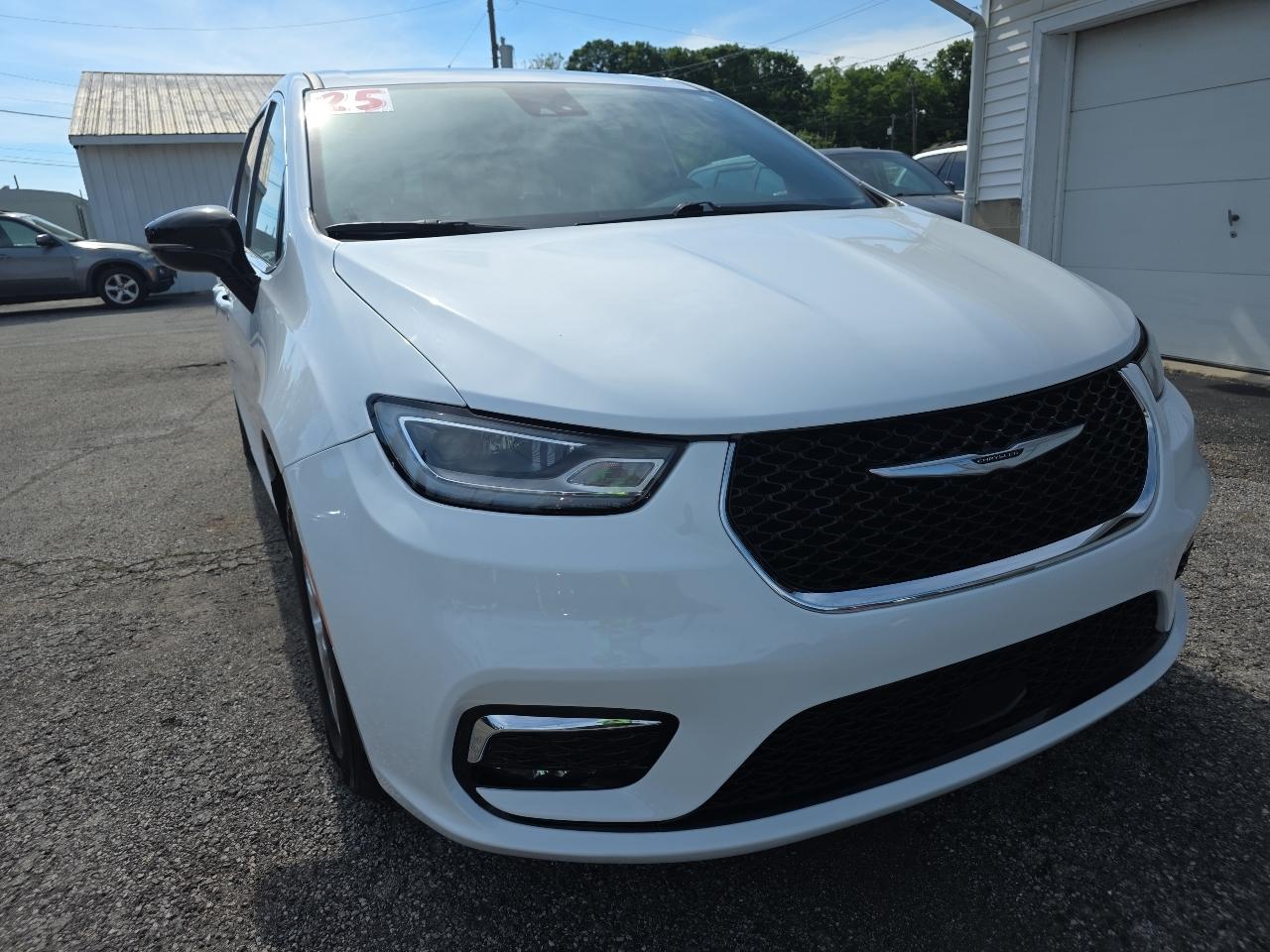 Chrysler Pacifica Select FWD 2025