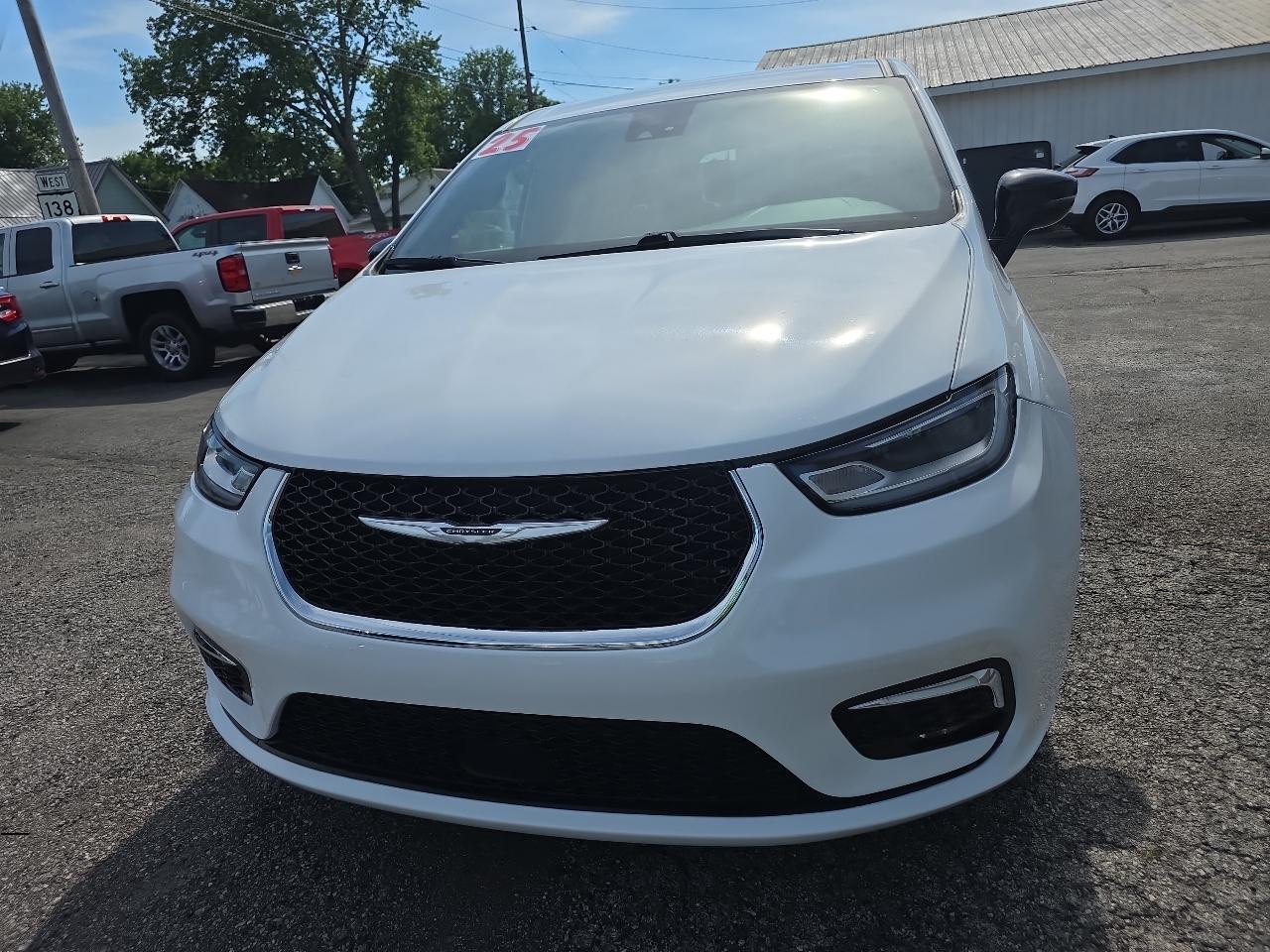 Chrysler Pacifica Select FWD 2025