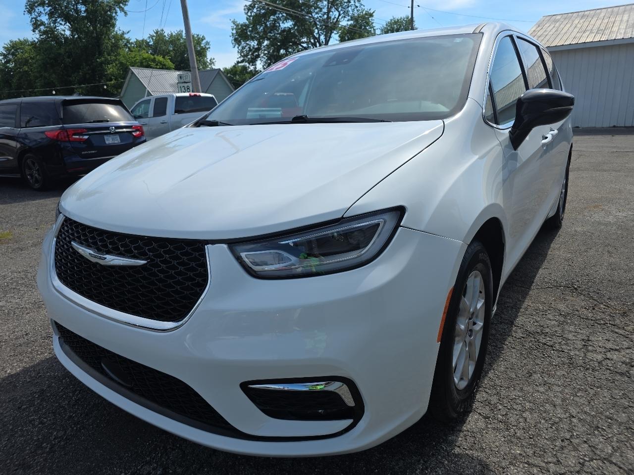 Chrysler Pacifica Select FWD 2025